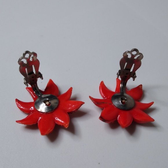Vintage Red Poinsettia Flower Celluloid Clip On Earrings - Picture 12 of 16